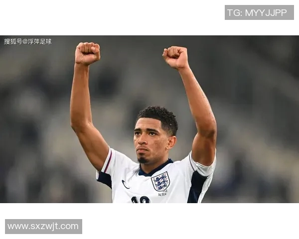 国外足球明星街头表演引发热潮球迷互动精彩纷呈展现魅力与才华